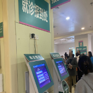 眼睛病变，子女忙！84岁老人看病不用愁，湘医陪诊全程暖心守护