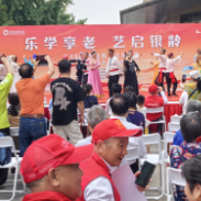 爱心浸润育人环境，志愿服务打造特色校园文化