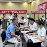快乐社区行｜送福利，快乐老人报社区行首场活动走进紫凤社区