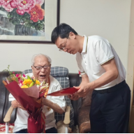 湖南老干部工作部门走访慰问121名抗战离休干部及遗属