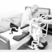 智能护理辅具给卧床长辈尊严