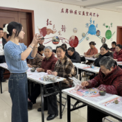 巧手微景庆三八 网格服务暖人心