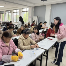 长沙市开福区左岸社区开展宋锦手工冰箱贴创作主题活动