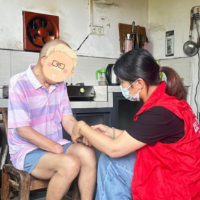 90后护理员张平：用“搭把手”的温情，守护独居老人的居家日常