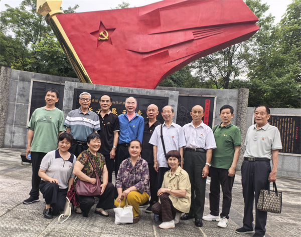 照片1：常德市武陵区府坪街道体育东社区志愿服务团队合影.jpg