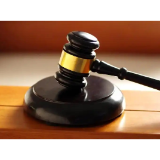 深夜一声巨响,车冲进鱼塘!十万损失,谁来赔?