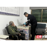 政法暖新闻｜老人雨夜迷路，幸好遇到了他们……