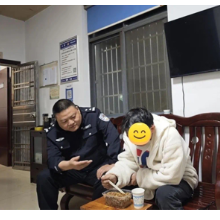 政法暖新闻丨一碗蛋炒饭、一张车票，挽救了一条生命