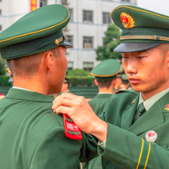 武警湖南总队为2025年上半年入伍新兵授衔