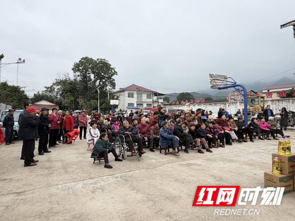 岩泊渡镇田坪村：孝老温情暖山村 文艺盛宴绘画卷1_红网.png