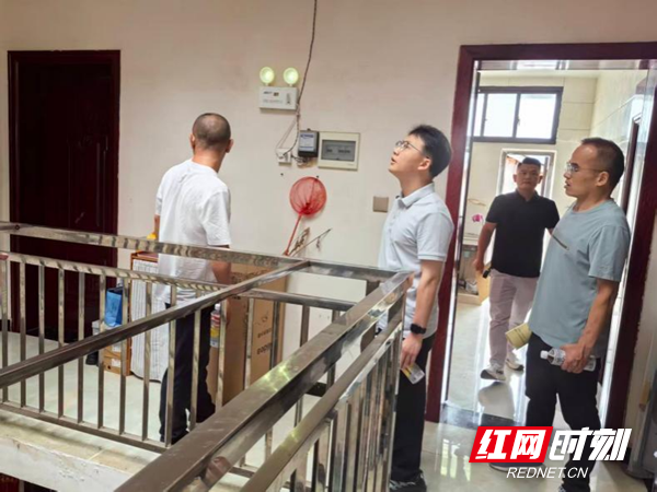 岩泊渡镇:雷霆出击 全力筑牢平安防线2_副本2.png 岩泊渡镇:雷霆出击 全力筑牢平安防线2_副本2.png