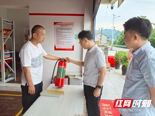 岩泊渡镇:雷霆出击 全力筑牢平安防线1_副本2.png 岩泊渡镇:雷霆出击 全力筑牢平安防线1_副本2.png