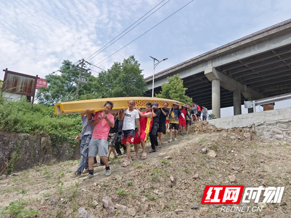 岩泊渡镇任氏桥村：溇澧竞渡扬正气 同舟奋进奔征程_红网.png