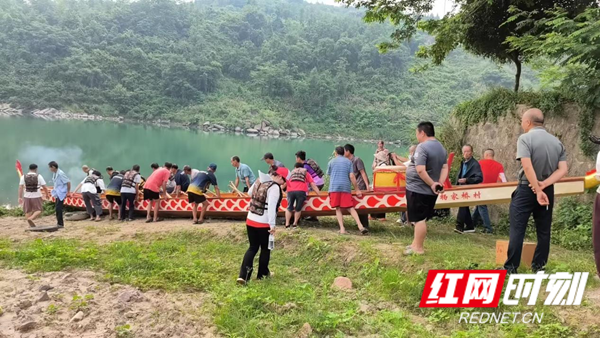 岩泊渡镇杨家桥村:登江战鼓响 备战二端午2_红网.png