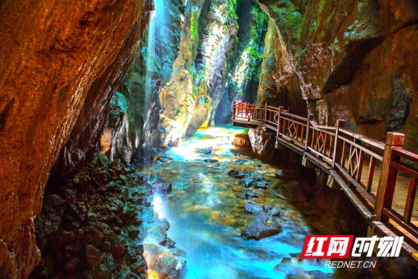 地缝景区1_副本.jpg 地缝景区1_副本.jpg