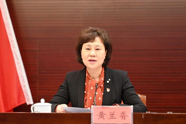 3月19日下午，省委统战部理论学习中心组党史学习教育主题党课在长沙举行。省委常委、省委统战部部长黄兰香以“传承红色基因、汲取奋进力量”为主题，立足湖南历史与百年党史结合这个角度，为全体部机关干部上了一堂精彩生动的党课。