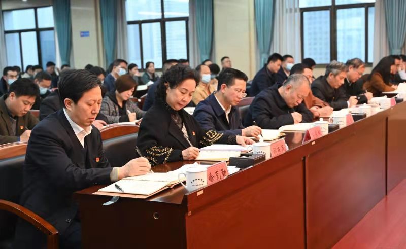 一部近代史，半部湖南书。湖南是一方红色热土，大批共产党人在这片热土上谱写了感天动地的英雄壮歌。黄兰香要求，要把学习党史与学习新中国史、改革开放史、社会主义发展史相结合，把湖南百年沧桑巨变放到党的百年奋斗史中来全面理解，更好地把握湖南在各个历史时期所担负的使命、所担当的作用、所作出的贡献，更好把握当前湖南所处历史方位、所负历史责任，在实施“三高四新”战略中，努力交出一份高质量的优异答卷。