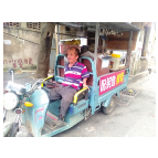 湘潭湘乡一袖珍父亲在长沙修鞋20多年 抚养养女考上研究生