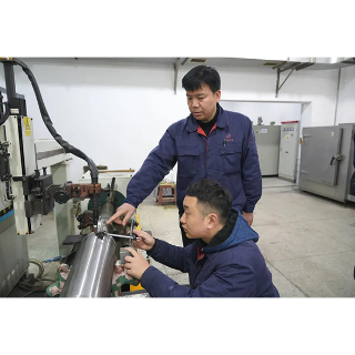 江南工业集团技术工人耐心细致巧攻关 攻克焊接工序的“拦路虎”