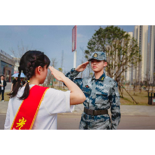 不爱红装爱武装！湘潭理工学院雷锋班19岁女大学生圆梦绿色军营