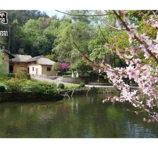 人间四月天 韶山春色正当时