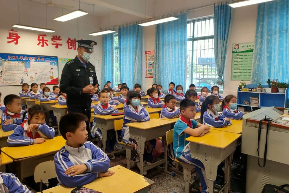 “一活动”“一行动” 公安在行动 丨岳塘公安 “利剑护蕾”进校园