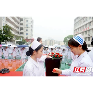 湘潭医卫职院举行庆祝“5.12”国际护士节活动
