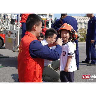 幼儿园小朋友走进湘潭县金桂路消防救援站开展实践活动