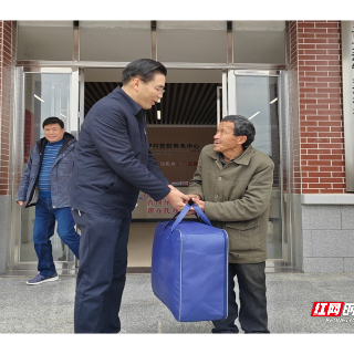 湘潭市委政研室赴湘乡市泉湖村开展走访慰问活动