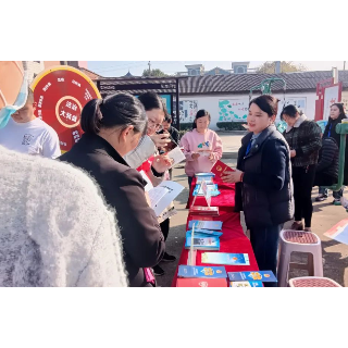 雨湖区：“宪”在行动 法在身边