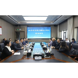 周宏灏院士到湘潭市中心医院了解“周宏灏院士湘潭研究所”运行情况