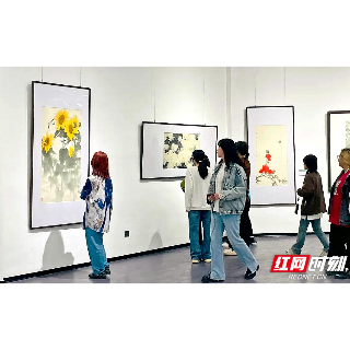 “杏坛花开·曾景祥花鸟画展”在湖南科技大学开展