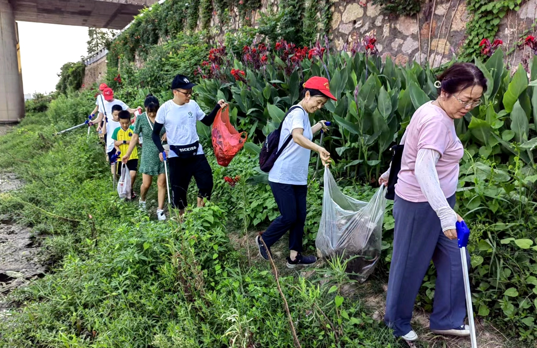 首个全国生态日 湘潭河长携手民间河长共护碧水清波