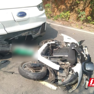 视频丨紧急救援 湘潭交警泥泞水渠中托举生命