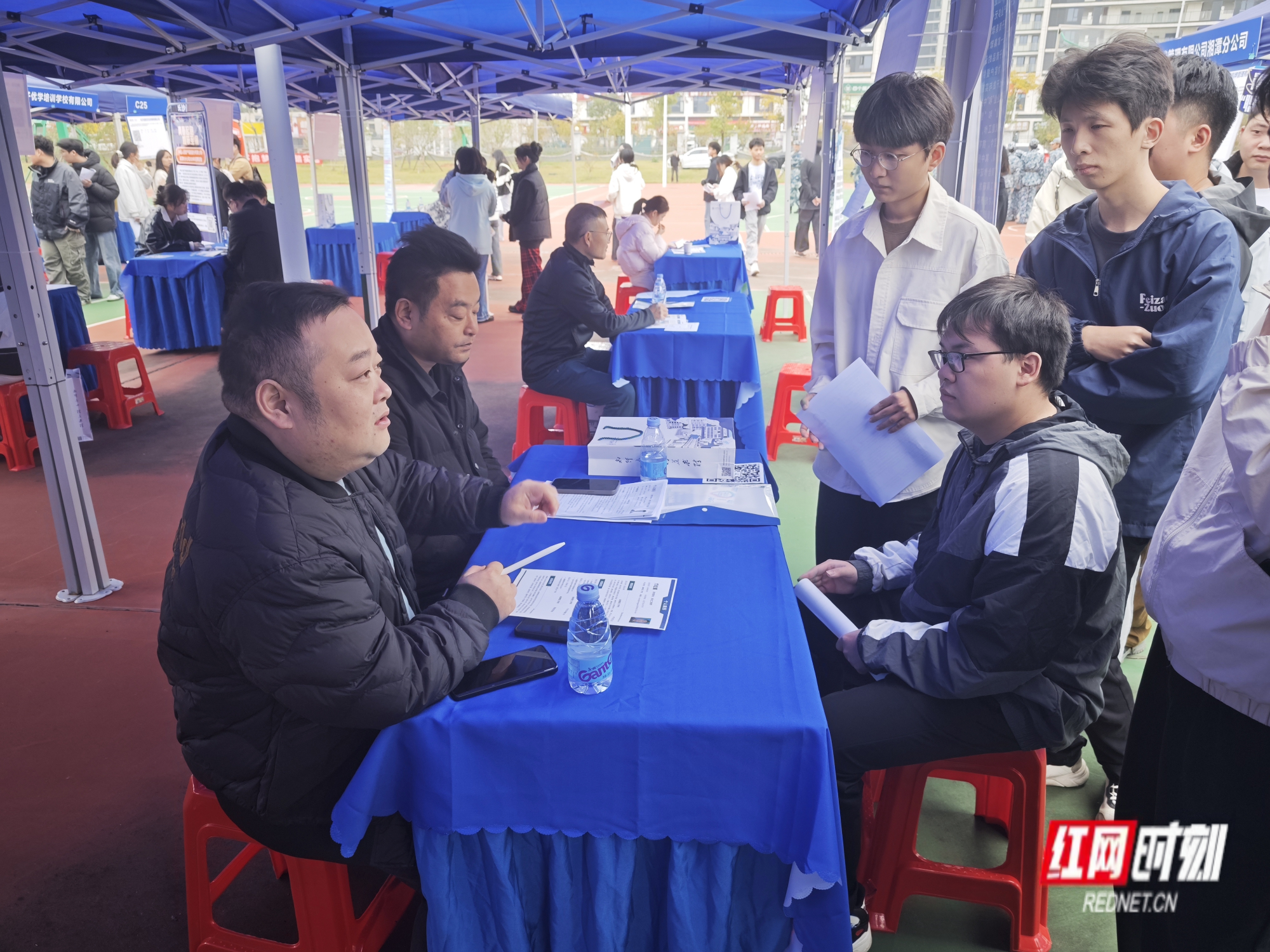 视频丨超3万个就业岗位 湘潭市“百家名企高校行”高校毕业生秋季招聘会开幕