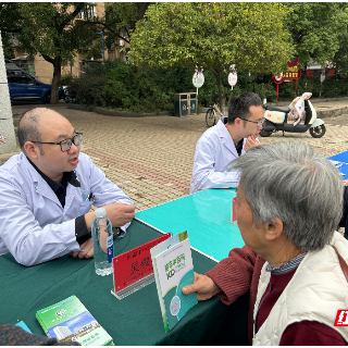 湘潭市中心医院:情暖重阳 守护健康