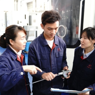 最后一道安全防线的“极致守护” 江南工业集团以微米精度守护航天员安全着陆