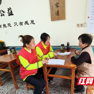 党建聚力 情暖夕阳 湖南高速集团湘潭分公司湘潭北收费站党员和“路灯”志愿者在行动