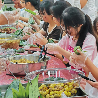 包粽子迎端午 湖南工程学院花式宠学生