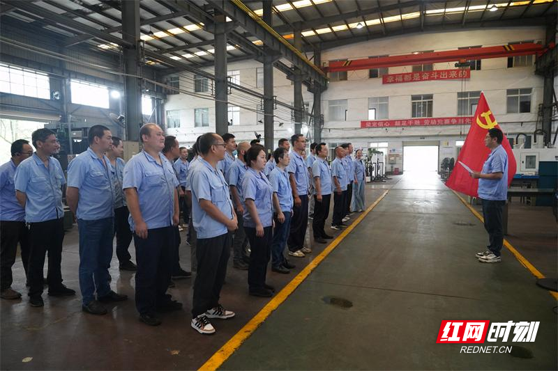 江南工业集团“班前微党课”提升技能强党性