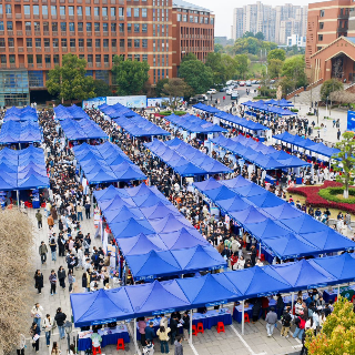 湖南科技大学2026年春季毕业生供需见面会好热闹