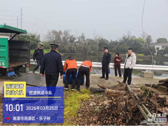 湘潭市雨湖区城管局联合多家单位捣毁一处潲水油黑窝点