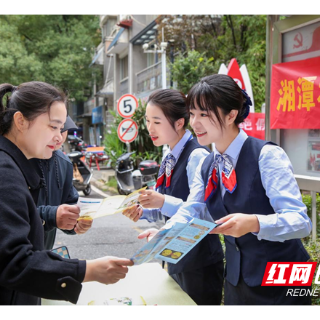 湘潭农商银行为大学生创业摇旗助力