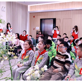 湘潭湖湘学校开展“学雷锋·润书香”主题绘本共读活动