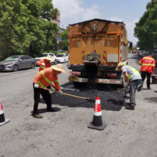 精准养护企业路段 湘潭市政管理处为辖区企业发展“铺路”护航