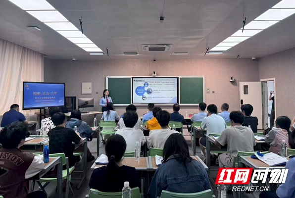 岳塘税务联合多部门开展大学生创业“开学第一课”专题活动