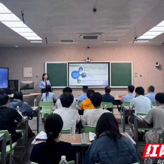 岳塘税务联合多部门开展大学生创业“开学第一课”专题活动