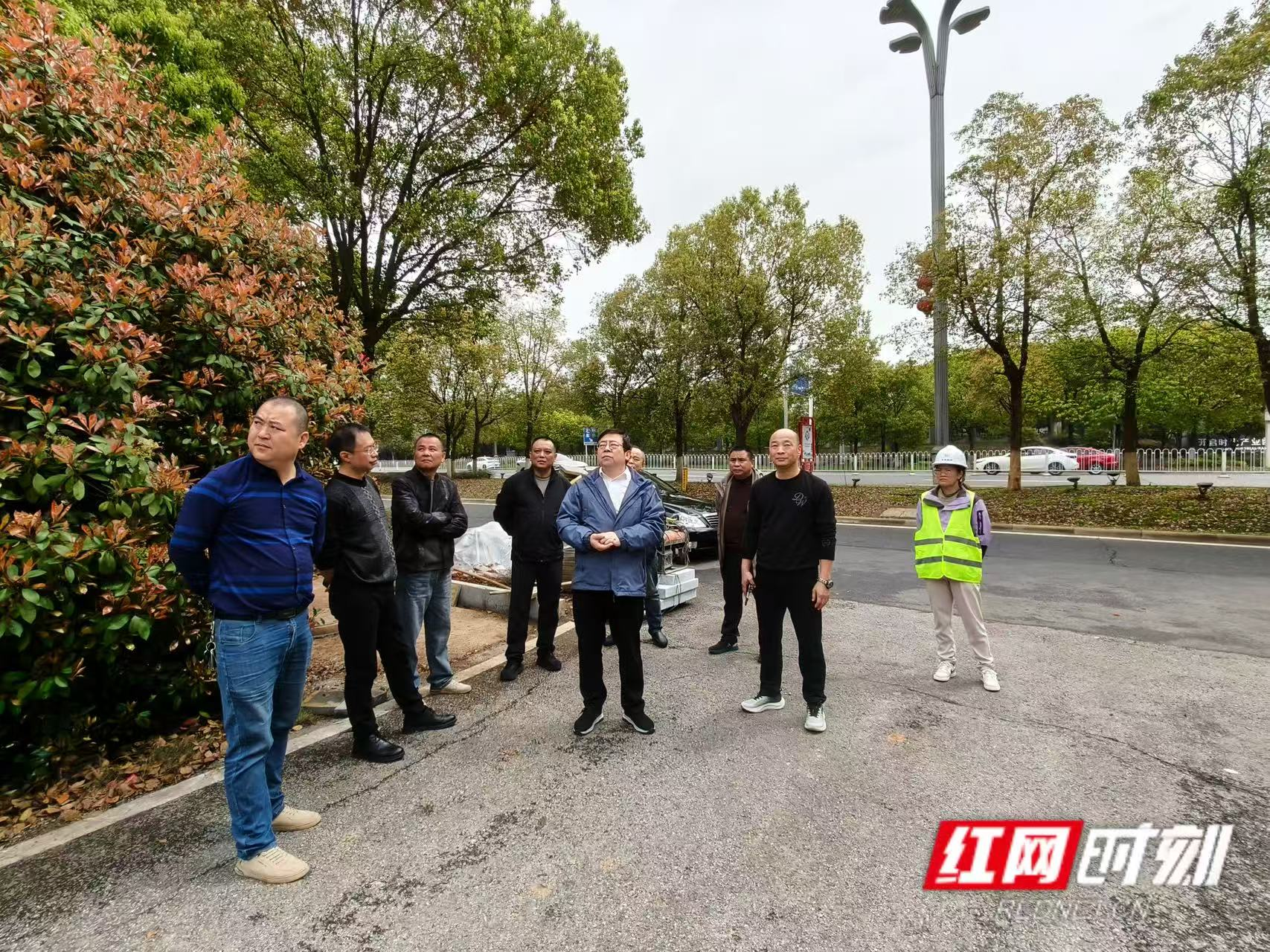 保安全、赶工期、护民生 湘潭城管清明假期坚守一线