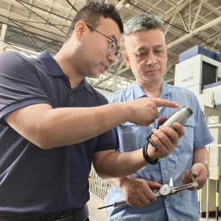 江南工业集团机加二分厂：破解钼合金材料喷管加工难题