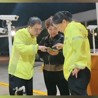 路灯故事 | 孝心不迟到 温情满旅途